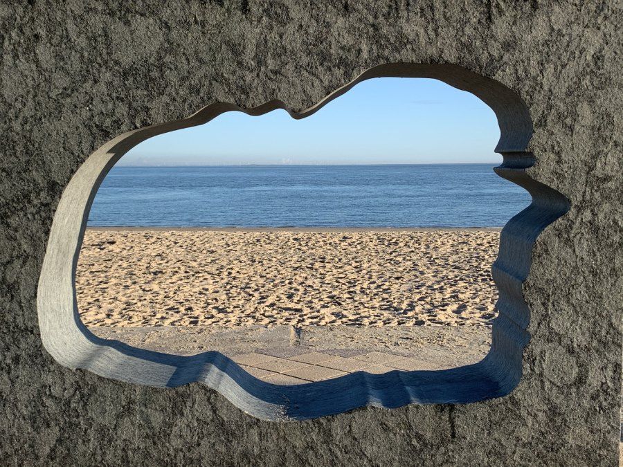 Ferienhaus Föhrliebt | Blick auf das Meer durch den Umriss von Föhr